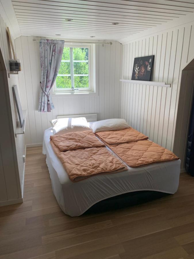 Sjarmerende Gjestehus Med Stor Hage I ซันด์วิกา ภายนอก รูปภาพ